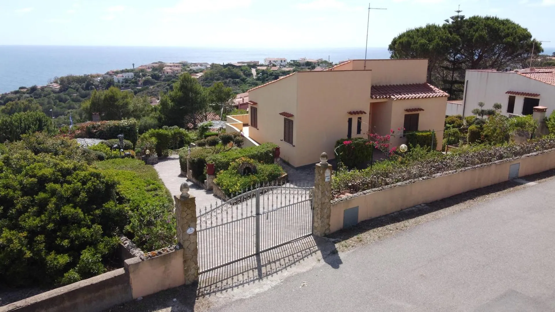 Da Tziu Giuliu - Due Passi Dalla Cala Torre dei Corsari 0*,  Ιταλία